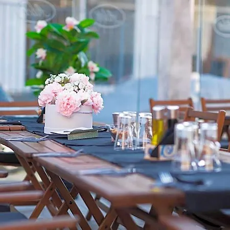 Adeti Hotel