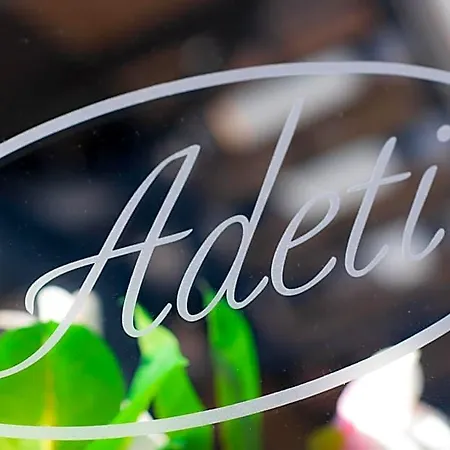 Adeti فندق