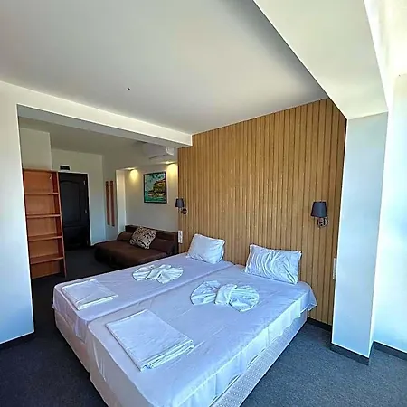 Hotel Adeti 2*