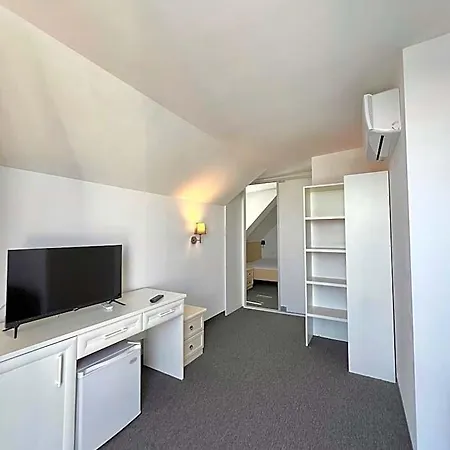 Adeti Hotel